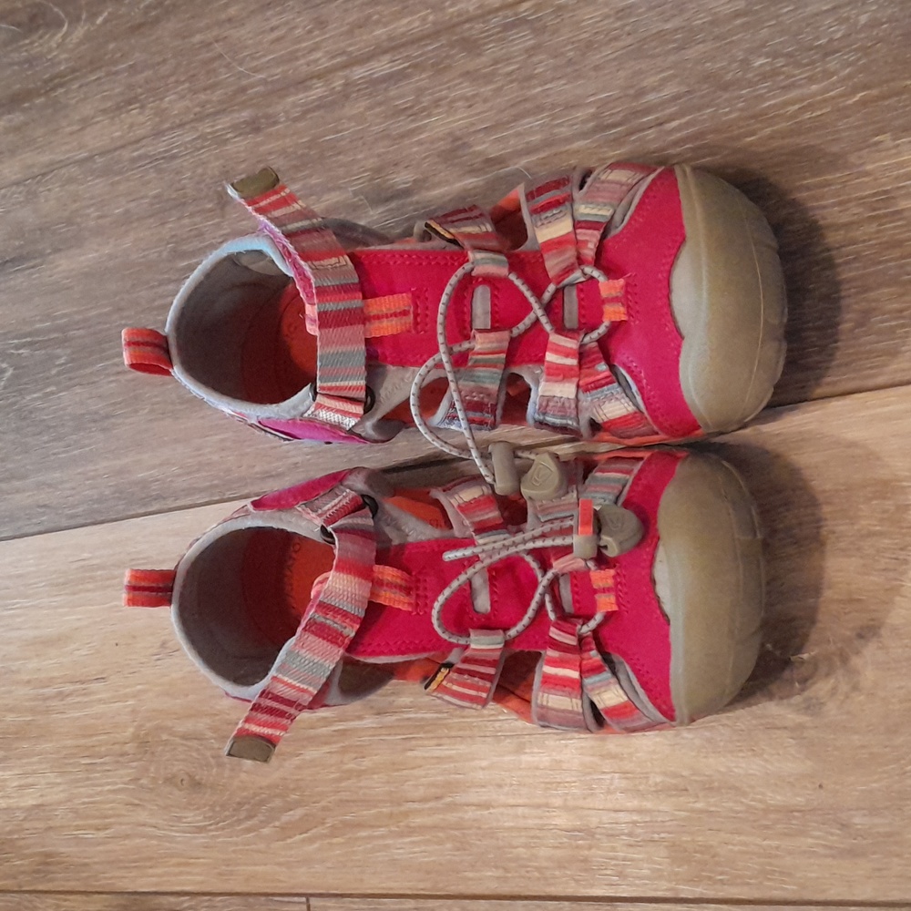 Keen Sandals (sz 2)